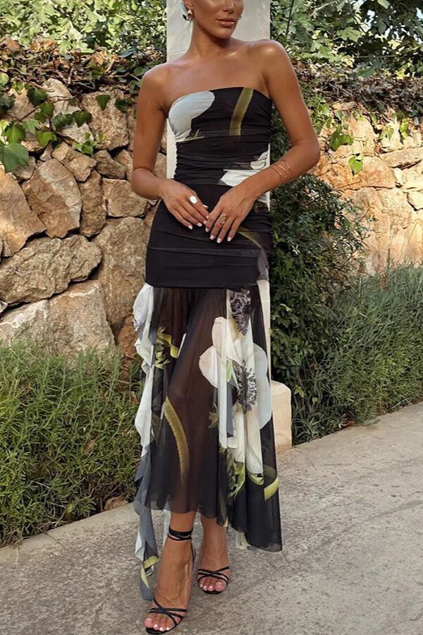 Raquel – Schulterfreies, gerüschtes, elastisches Midikleid mit Netzstoff-Overlay und Blumendruck