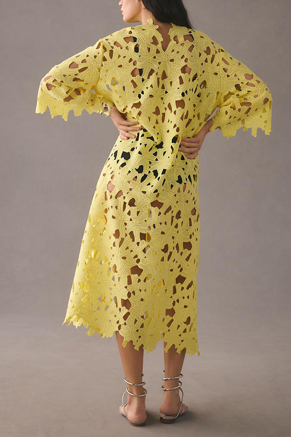 „I Belong Here“ – Midi-Strandkleid mit Blumenmuster und Ösenspitze