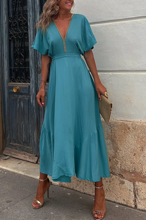 Robe mi-longue classique à taille élastique et bordure dorée