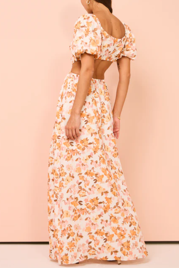 Elastische Puffärmel, plissierte Taille hinten, hohl, süßer langer Rock