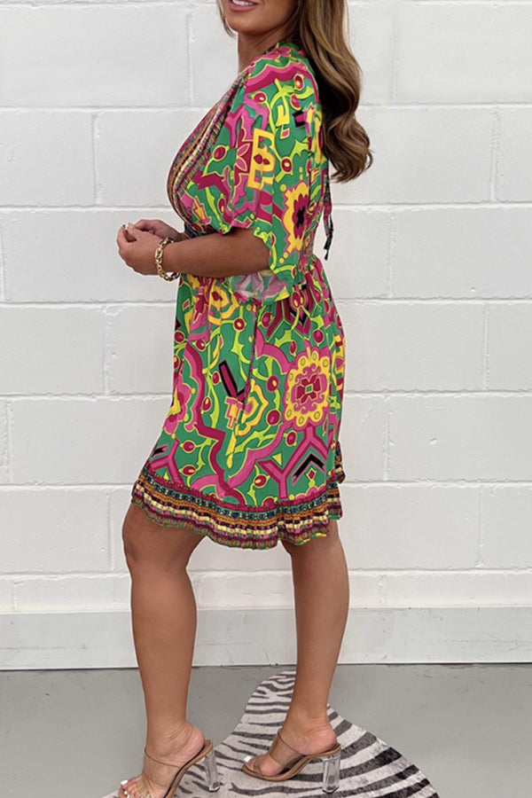 Lässiger kurzer Jumpsuit mit Pflanzenprint