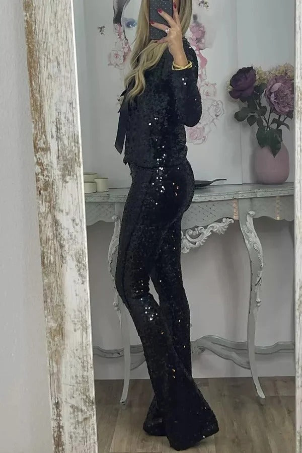 Holiday Cheer – Hoch geschnittene, ausgestellte Stretchhose mit Pailletten und elastischer Taille