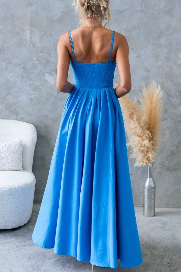 Adalita Maxikleid mit Wasserfallausschnitt, gesmoktem Rücken und asymmetrischem Saum