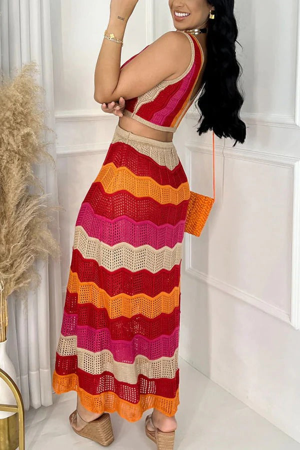 Darling Perfection – Maxikleid mit Strickstruktur, Farbblockdesign und seitlicher Taillenausschnitt