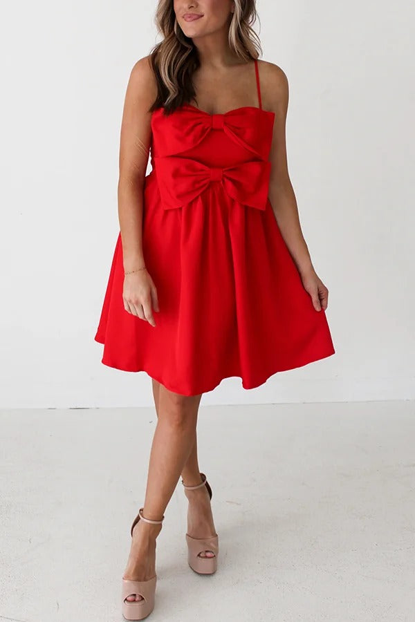 Date Night Babydoll-Minikleid mit Schleife und Taschen auf der Rückseite, gesmokt