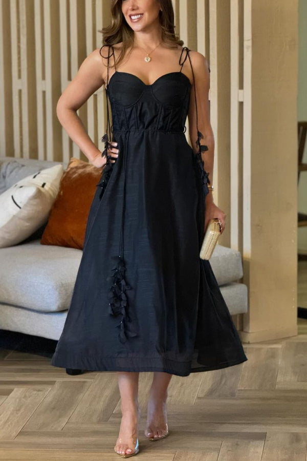 Explore Elegance – Midikleid aus Leinenmischung mit Applikationen, herzförmigem Ausschnitt und gesmoktem Rücken