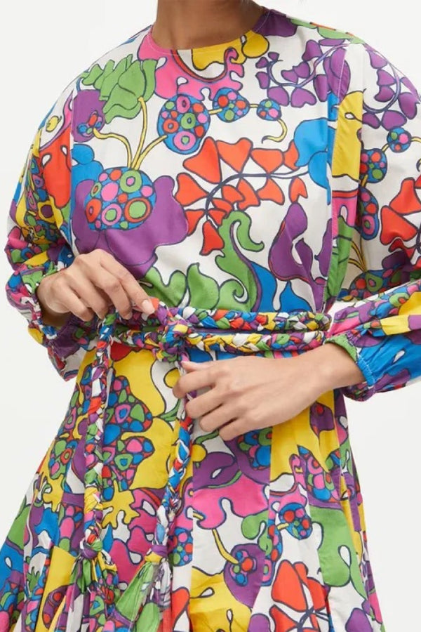 Zola – Einzigartiges, bedrucktes Minikleid mit Ballonärmeln, geflochtenem Gürtel und Plissierung