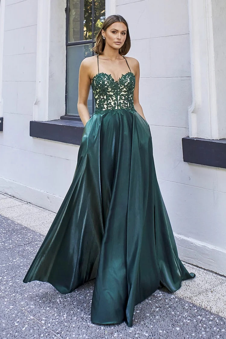 Maxikleider mit Spitzenstickerei und überkreuzten Trägern