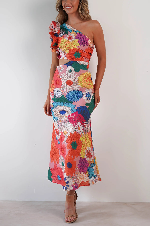 Bloom Wild – Midikleid mit Blumenmuster, One-Shoulder-Träger und Rüschenärmeln, Cut-Out-Taille