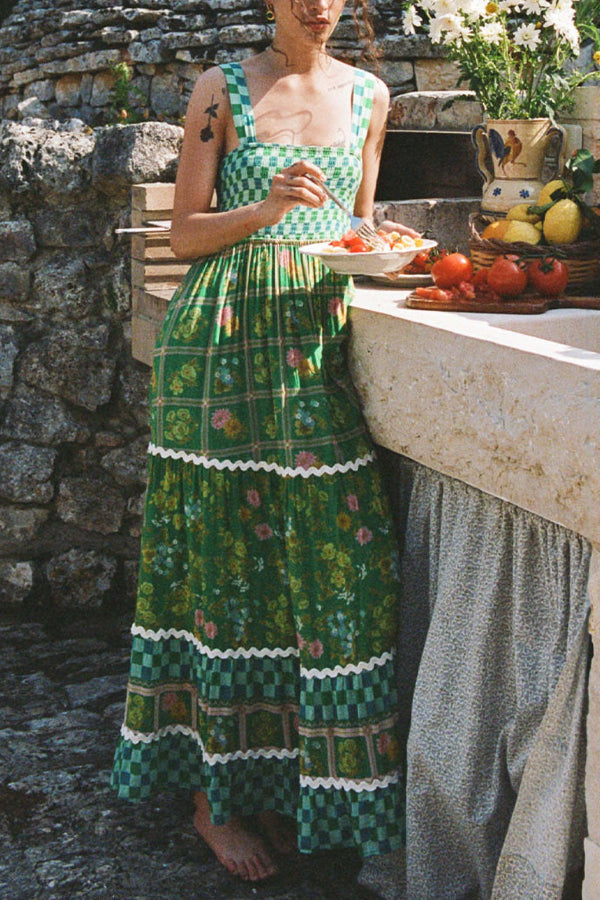 Yolanda Maxikleid mit Zickzack-Besatz und einzigartigem Aufdruck, gesmoktem Rücken und Schnürung