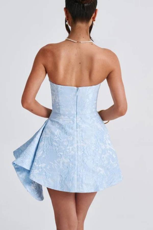 Robe courte ajustée élégante en jacquard à épaules dénudées et dos nu