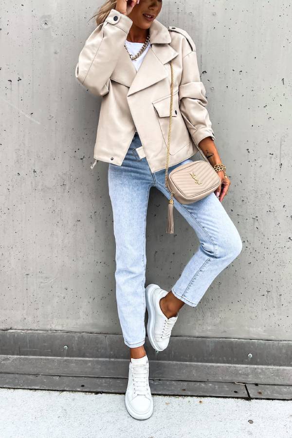 Stilvolle kurze Lederjacke im britischen Stil mit Reverstasche