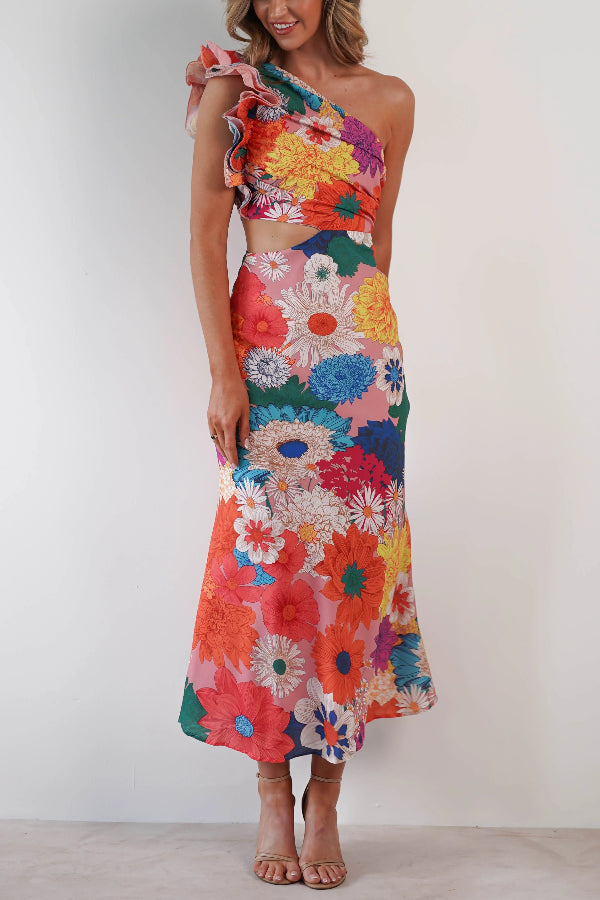 Bloom Wild – Midikleid mit Blumenmuster, One-Shoulder-Träger und Rüschenärmeln, Cut-Out-Taille