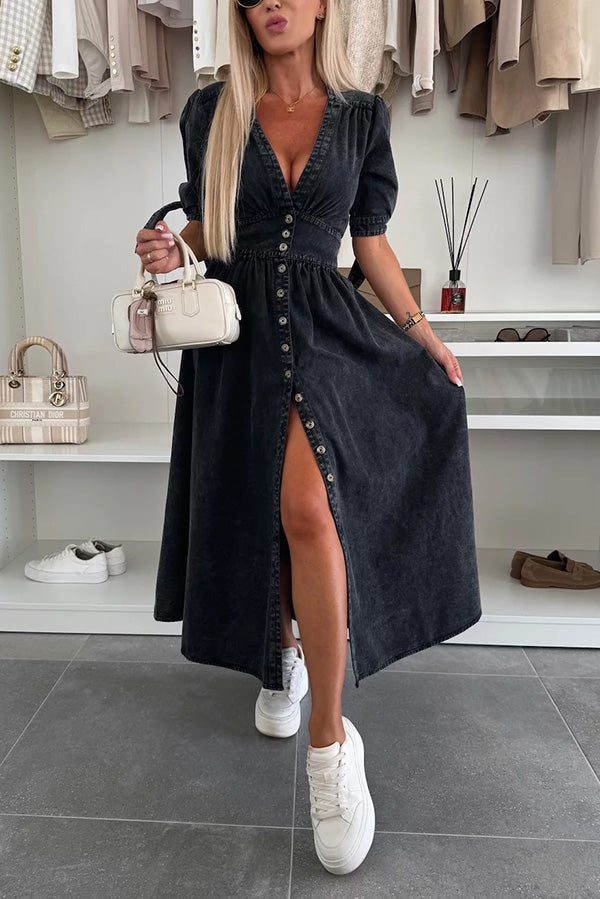 Einfarbiges Midikleid aus Denim mit V-Ausschnitt und Button-Down-Kragen