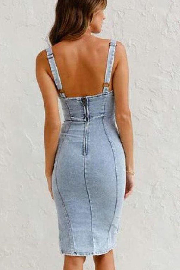 Dieses Saison-Grundnahrungsmittel Denim-Midikleid mit verstellbaren Trägern und Reißverschluss