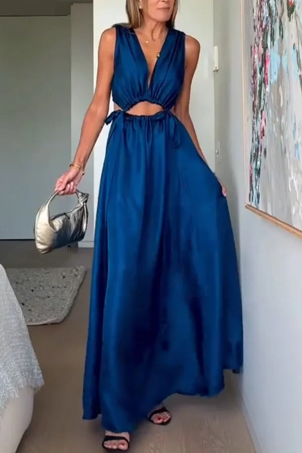 Robe longue en satin à volants et découpes Midnight Charm