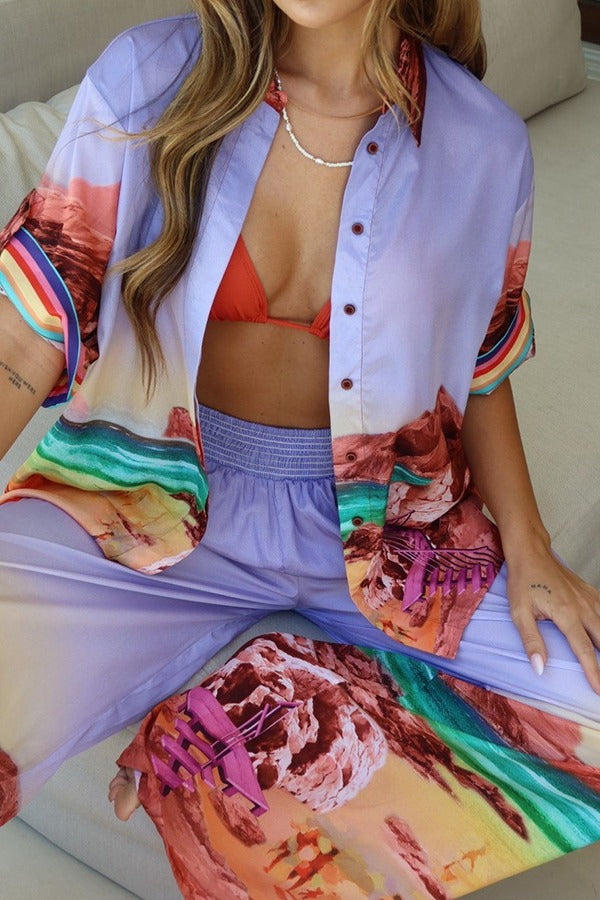 Lilac Sunrise – Lockeres Kurzarmhemd mit einzigartigem Print und Hosenset mit Taschen und elastischer Taille