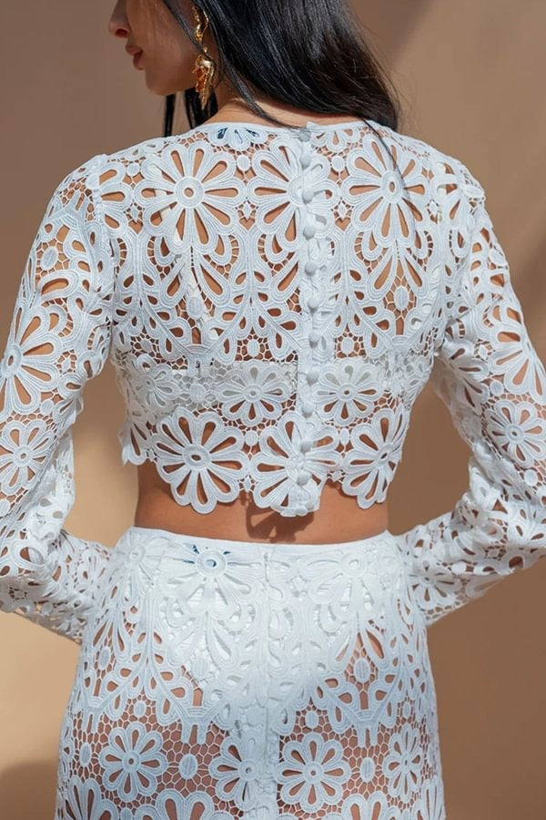Haut court à manches longues et motif floral en dentelle crochetée Balmy Summers
