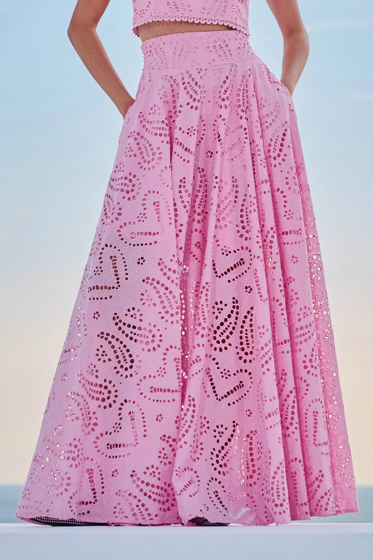 Paris Dreaming – Maxirock mit bestickter Spitze, hoher Bund, elastischer Taille und Taschen