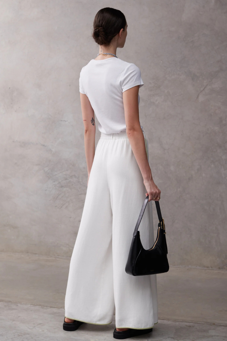 Vera A-Linien-Tanktop mit kontrastierenden Paspeleinsätzen und Hose mit weitem Bein und elastischer Taille