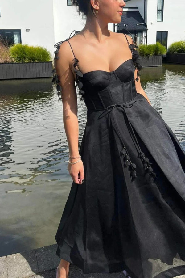 Explore Elegance – Midikleid aus Leinenmischung mit Applikationen, herzförmigem Ausschnitt und gesmoktem Rücken