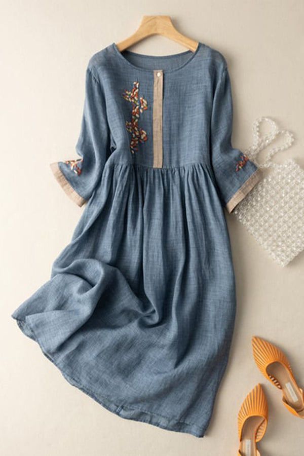 Besticktes Kleid im Ethno-Stil aus Baumwolle und Leinen
