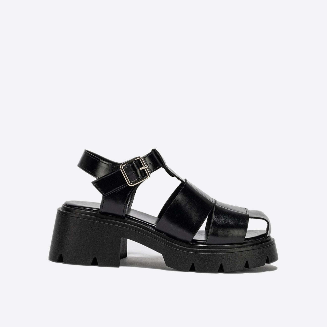 Einfarbige Fischerschuhe mit Plateau