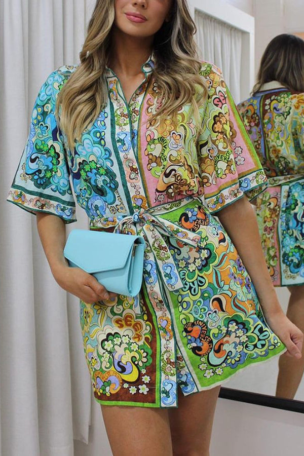 Sasha – Einzigartiges bedrucktes Minikleid im Hemdstil mit Bindegürtel aus Leinenmischung