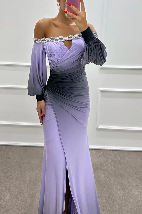 Robe longue Julieta à imprimé dégradé, col bateau, épaules dénudées, détails de pierres précieuses, fente