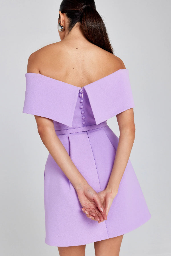 Elegantes Abend-Minikleid mit Revers, Bandeau, abnehmbarem Gürtel und Taschen