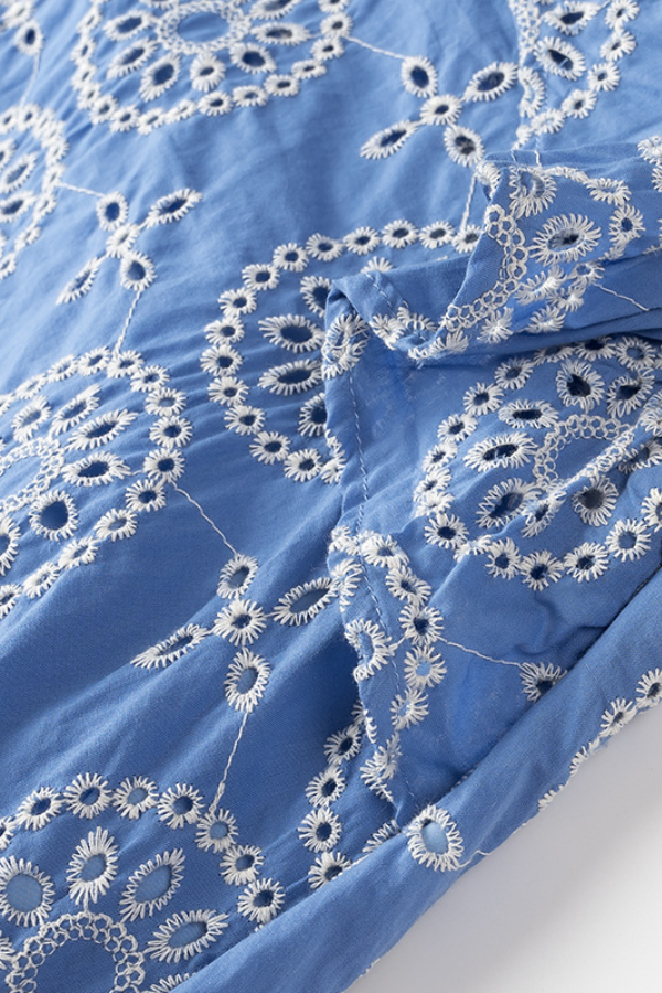 Gestuftes, verziertes Midikleid aus Spitze