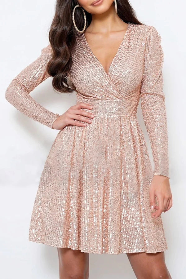 Girls Night Out – Langärmliges Minikleid mit Pailletten-Wickeldesign