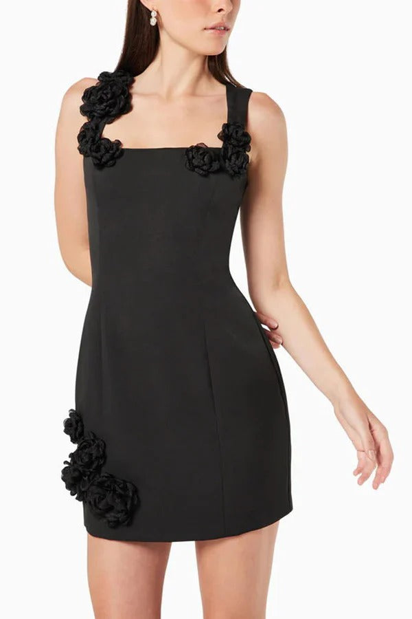 Crush on You – Minikleid mit Rosenapplikation und quadratischem Ausschnitt und breiten Trägern