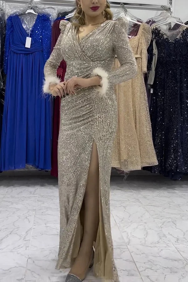 Sparkle World – Maxi-Abendkleid mit Pailletten und Federbesatz