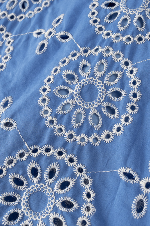 Gestuftes, verziertes Midikleid aus Spitze