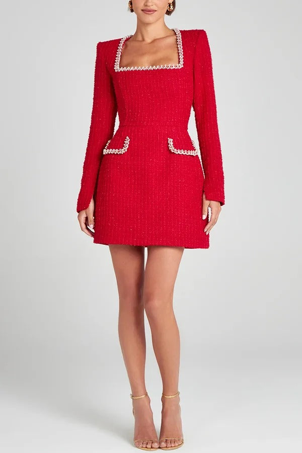 Mädchenhaftes und glamouröses Minikleid aus Tweed mit Perlenbesatz, langen Schlitzärmeln und Taschen