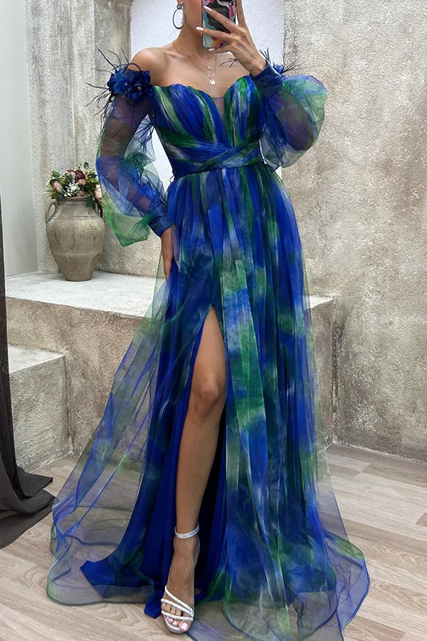 Robe longue de soirée plissée à épaules dénudées et fente en tulle et maille florale
