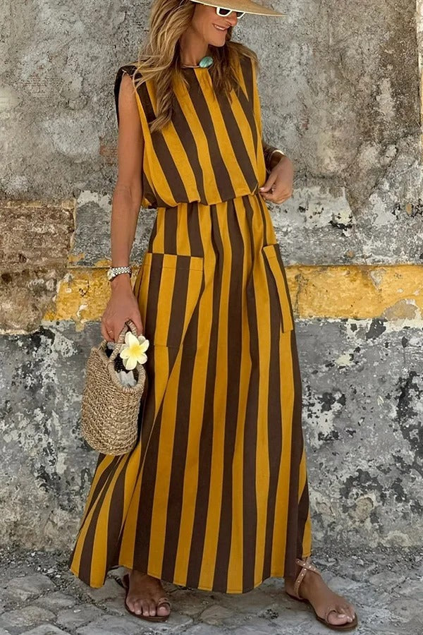 Ensemble Harlow avec haut à épaules rembourrées et imprimé rayé et jupe longue drapée à poches et taille élastique