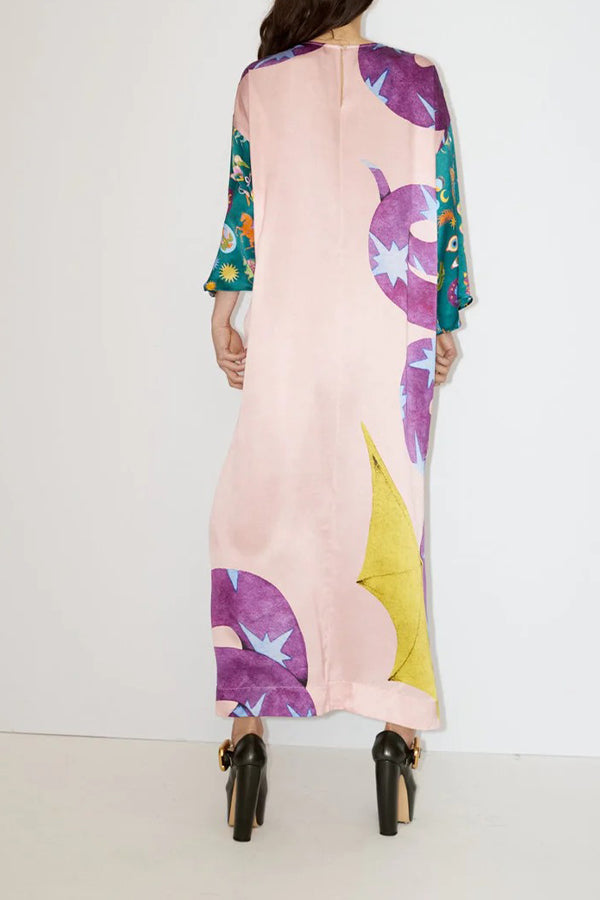 KÜNSTLERISCHES NATUR-SATIN-MAXIKLEID MIT EINZIGARTIGEM DRUCK, KONTRASTSCHLITZ UND ENTSPANNTEM URLAUB