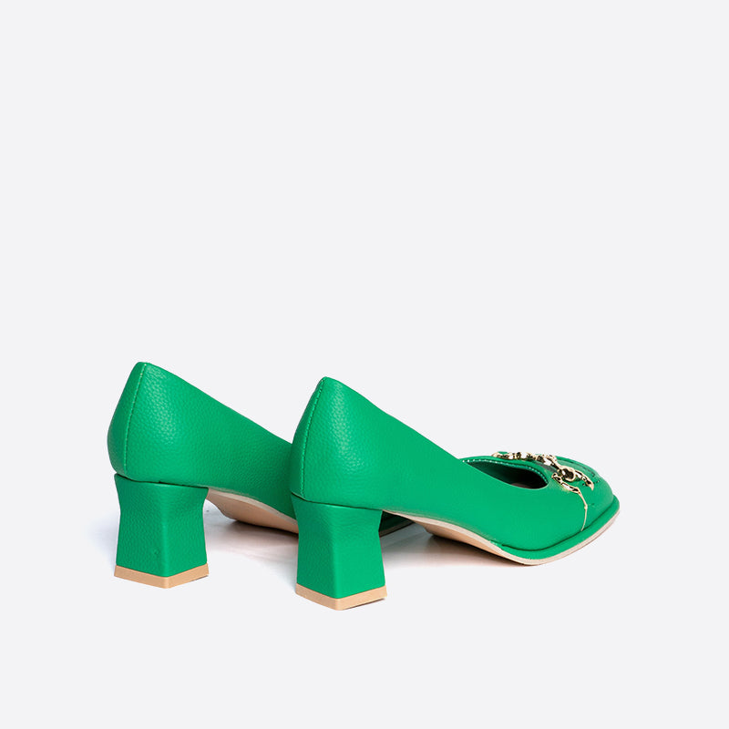 Pumps mit Schnallendekor, quadratischer Zehenpartie und klobigem Absatz