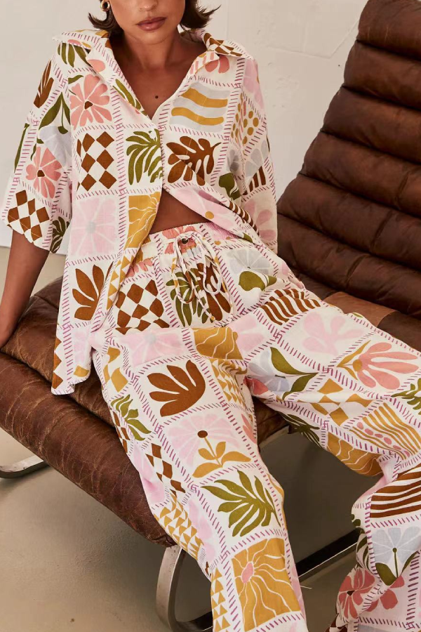 Lässiges Urlaubsset mit Revers-Print und lockerem Oberteil