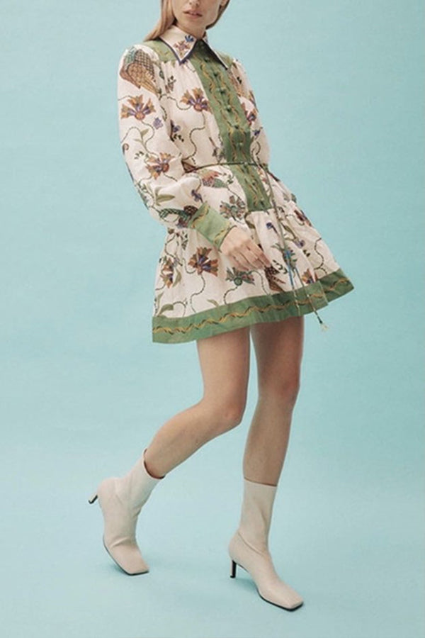 Feiern Sie jeden Tag – Einzigartiges Minikleid mit farblich abgestimmtem Druck und Ballonärmeln