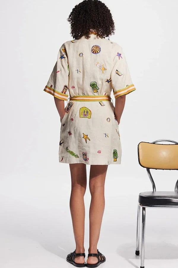 Britt – Einzigartiges, bedrucktes Minikleid aus Leinenmischung mit kurzen Ärmeln, Taschen und Bindegürtel