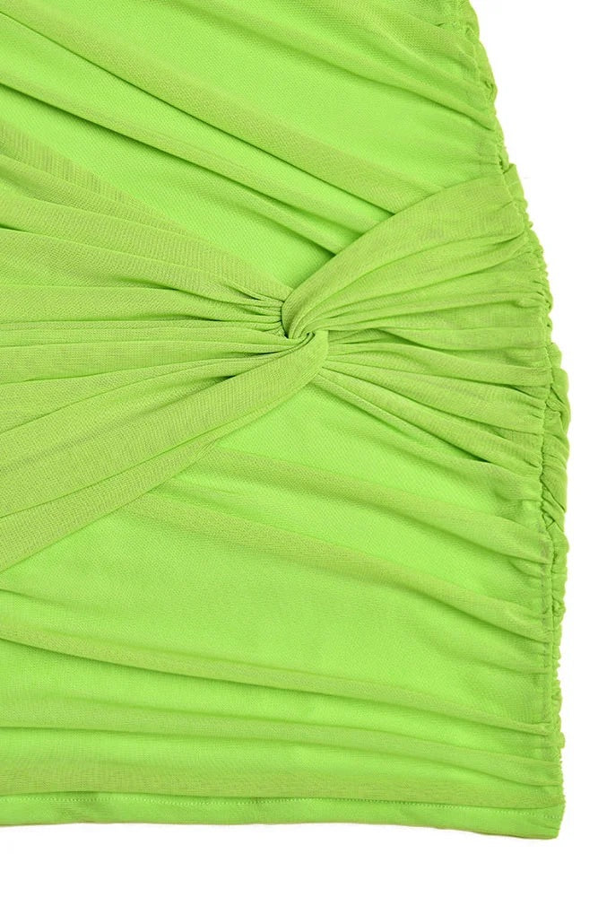 Ärmelloses, figurbetontes Minikleid mit Rüschen und Netzstoff