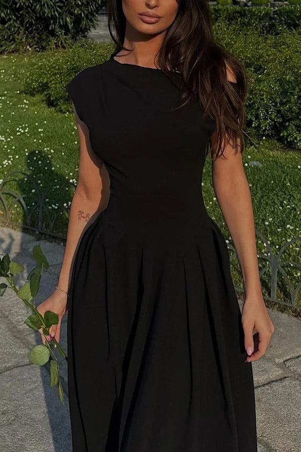 Robe longue à col montant et ourlet large, coupe ajustée et tendance