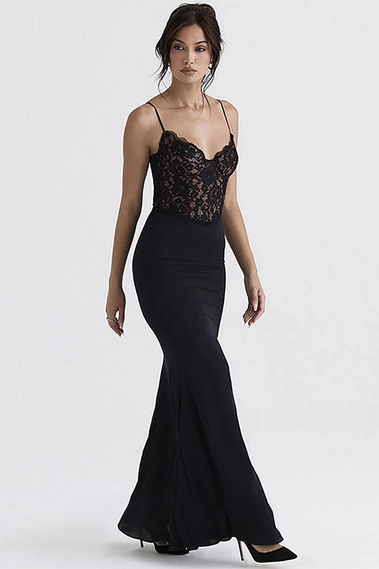 Robe longue moulante en dentelle patchwork avec ourlet en queue de poisson