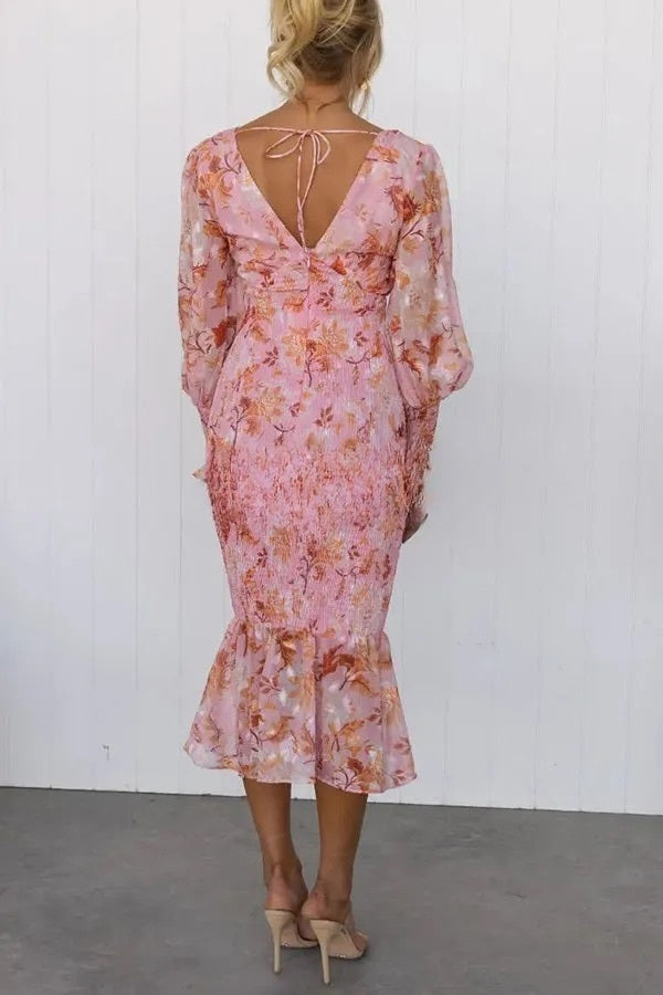 Garden Gathering – Midikleid mit gesmoktem Taillenbund und Blumenmuster