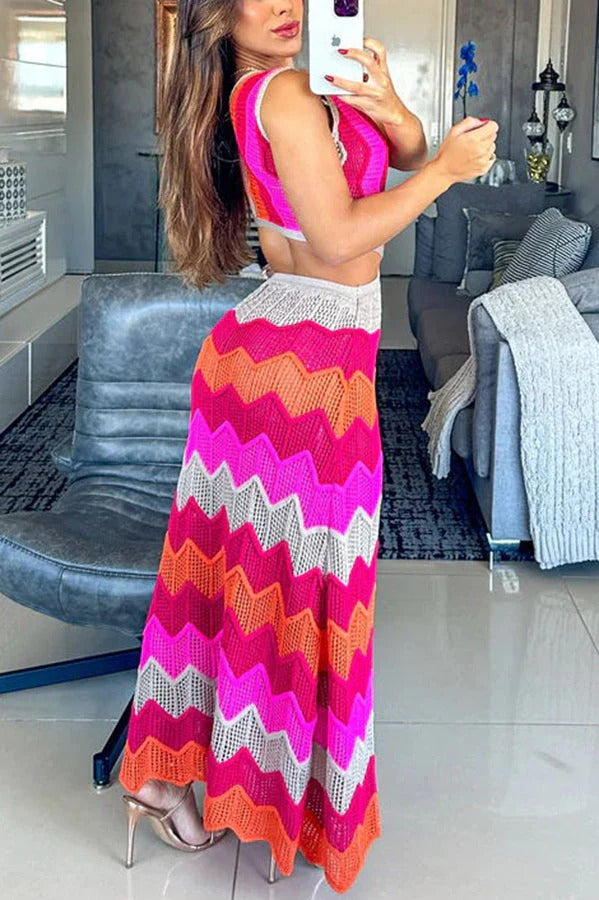 Darling Perfection – Maxikleid mit Strickstruktur, Farbblockdesign und seitlicher Taillenausschnitt