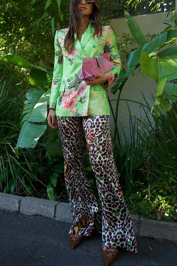 Blazer mit Knopfleiste und langen Ärmeln und Revers im Wild and Free Flowers-Print