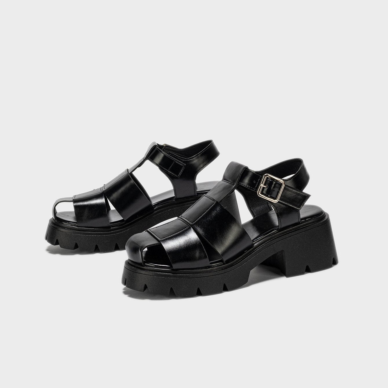 Einfarbige Fischerschuhe mit Plateau